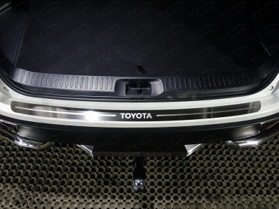 Накладка на задний бампер шлифованный лист надписьToyota для Toyota Highlander № TOYHIGHL17-22