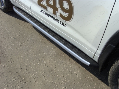 Пороги алюминиевые ТСС с накладкой серебристые для Toyota Highlander № TOYHIGHL17-38SL