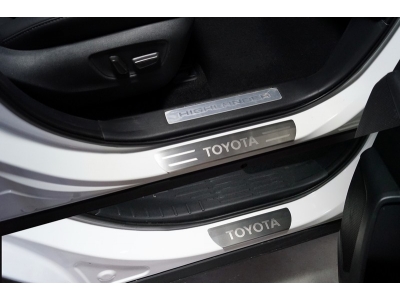 Накладки на пороги лист шлифованный надпись Toyota 4 шт для Toyota Highlander № TOYHIGHL20-04
