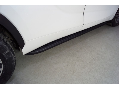 Пороги алюминиевые с пластиковой накладкой карбон черные  для Toyota Highlander № TOYHIGHL20-21BL