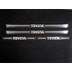 Накладки на пластиковые пороги зеркальный лист надпись Toyota 4 штуки ТСС для Toyota Land Cruiser Prado 150 2017-2021