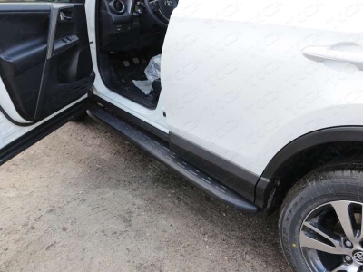 Пороги алюминиевые ТСС с накладкой чёрные для Toyota RAV4 2015-2019