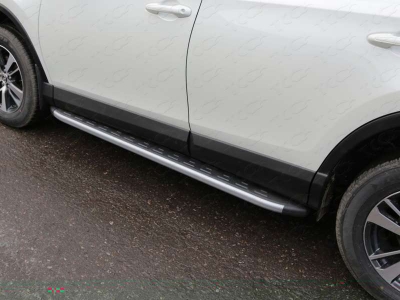 Пороги алюминиевые ТСС с накладкой серебристые для Toyota RAV4 № TOYRAV15-19SL