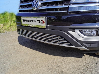 Накладка решетки радиатора нижняя с парктроником и камерой 12 мм ТСС для Volkswagen Teramont 2018-2021