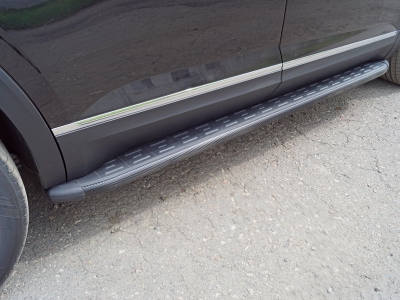 Пороги алюминиевые ТСС с накладкой чёрные для Volkswagen Teramont № VWTER18-38BL