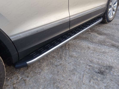 Пороги алюминиевые ТСС с накладкой серый карбон (авто с брызговиками) для Volkswagen Tiguan 2016-2021