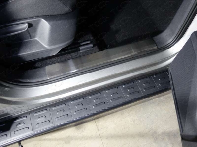 Накладки на пластиковые пороги шлифованный лист 2 шт ТСС для Volkswagen Tiguan 2016-2021