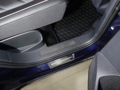 Вставки задние на пластиковые пороги шлифованный лист 2 штуки ТСС для Volkswagen Tiguan 2016-2021