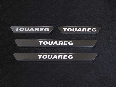 Накладки на пороги зеркальные надпись Touareg ТСС для Volkswagen Touareg 2014-2017