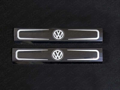 Накладки на пороги внутренние зеркальные надпись лого Volkswagen ТСС для Volkswagen Touareg 2014-2017