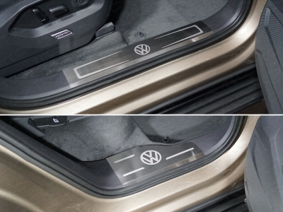 Накладки на пластиковые пороги лист шлифованные логотип VW 4 шт ТСС для Volkswagen Touareg 2018-2021