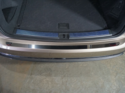 Накладка на задний бампер лист зеркальный для Volkswagen Touareg № VWTOUAR18-15