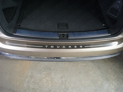 Накладка на задний бампер лист шлифованный надпись Touareg для Volkswagen Touareg № VWTOUAR18-18