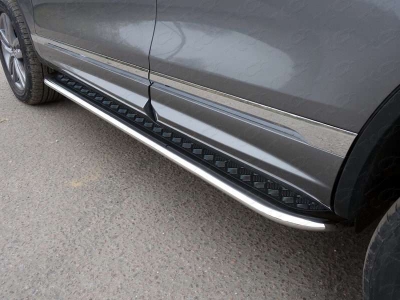 Пороги овал с площадкой алюминиевый лист 75х42 мм ТСС для Volkswagen Touareg R-Line 2014-2017