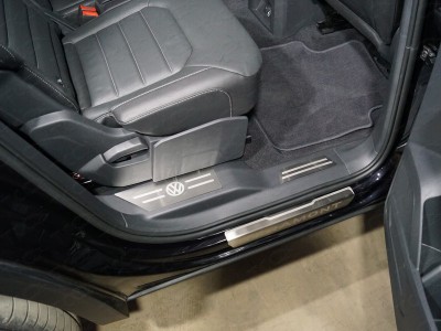 Накладки на пороги лист шлифованный надпись Teramont 4 шт ТСС для Volkswagen Teramont 2018-2021