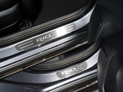 Накладки на пороги лист шлифованный надпись RIO X 4 шт для Kia Rio X № KIARIOX20-08