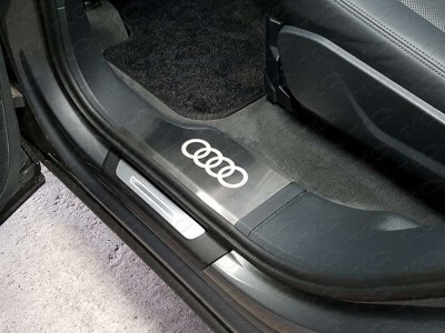 Накладки на пороги шлифованный лист лого Audi ТСС для Audi Q7 2015-2021