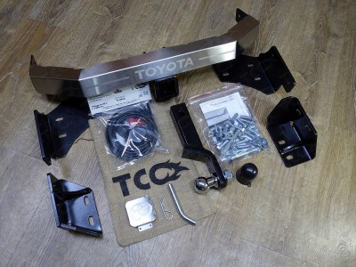 ТСУ Фаркоп ТСС крюк Е нержавеющий, надпись Toyota для Toyota Fortuner № TCU00099N