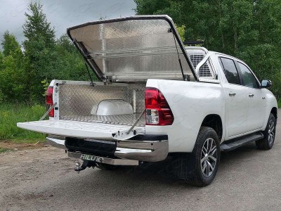 Защита кузова пикапа и заднего стекла с фарой 75х42 мм ТСС для Toyota Hilux 2015-2021
