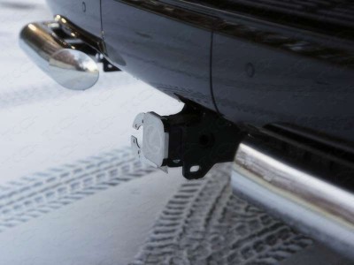 Заглушка на фаркоп с логотипом Lexus из нержавеющей стали ТСС для Lexus LX-570/450d 2015-2021