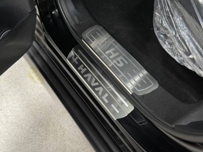 Накладки на пластиковые пороги (лист шлифованный надпись H5) 4шт для Haval H5 Diesel 4WD 2024-н.в.