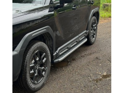 Пороги алюминиевые с пластиковой накладкой (карбон серые) 1720 мм для Haval H3 1.5 2WD 2024-н.в.