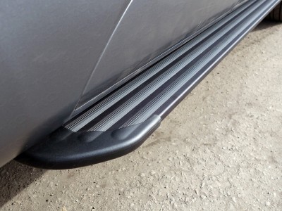 Пороги алюминиевые Slim Line Black для Toyota Highlander № TOYHIGHL17-39B