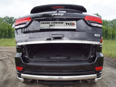 Накладка на заднюю дверь (лист шлифованный) для Jeep Grand Cherokee IV Рестайлинг 2013 – 2022 GRCHER13-18