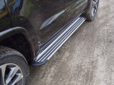Пороги алюминиевые ''Slim Line Silver'' 1820 мм для Jeep Grand Cherokee IV Рестайлинг 2013 – 2022 GRCHER17-24S