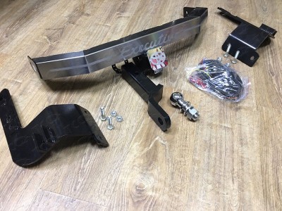 Фаркоп ТСС надпись Executive для Toyota Land Cruiser 200 Executive № TCU00045