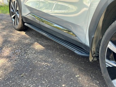 Пороги алюминиевые "Slim Line Black" 1820 мм для Geely Atlas 2023-н.в. №GEELEATL23-01B
