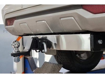 Фаркоп с нержавеющей накладкой для Mitsubishi Pajero Sport рестайлинг 2021-н.в. съемное крепление шара под американский квадрат