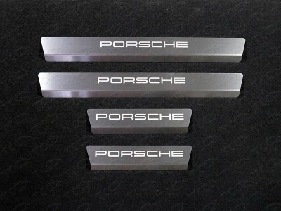 Накладки на пороги шлифованный лист надпись Porsche 4 штуки ТСС для Porsche Cayenne Turbo 2018-2021