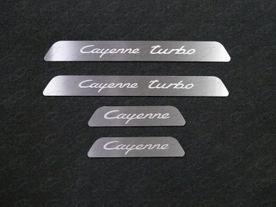 Накладки на пороги на пластик вставка шлифованный лист надпись Cayenne Turbo 4 штуки ТСС для Porsche Cayenne Turbo 2018-2021