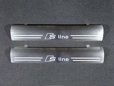 Накладки на пороги на пластик шлифованный лист надпись S-Line для Audi Q5 № AUDIQ513-11