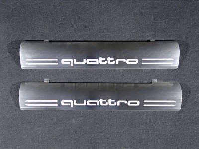 Накладки на пороги на пластик шлифованный лист надпись Quattro для Audi Q5 № AUDIQ513-13
