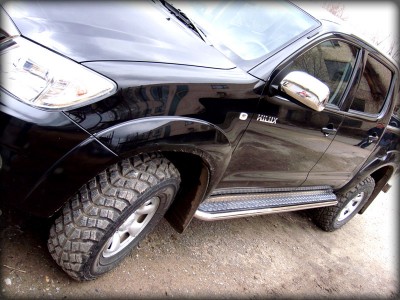Пороги с листом d-43 для Toyota Hilux 2011-2015 TH10_2.1