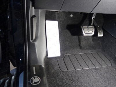 Накладка под левую ногу для Skoda Kodiaq № SKOKOD17-28