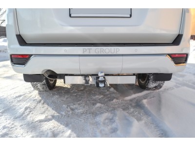 Фаркоп с нержавеющей накладкой для Toyota Land Cruiser 300 2021-н.в. съемное крепление шара под американский квадрат