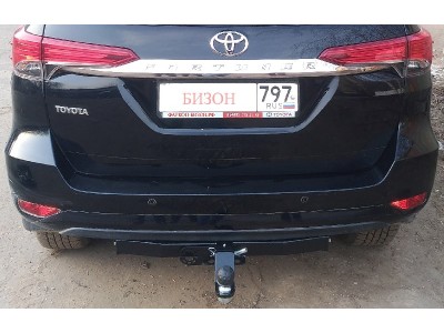 Фаркоп для Toyota Fortuner 2017-н.в. съемное крепление шара под американский квадрат