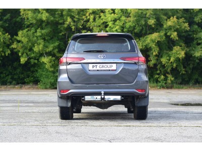 Фаркоп с нержавеющей накладкой для Toyota Fortuner 2016-2020 съемное крепление шара под американский квадрат