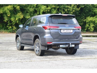 Фаркоп с нержавеющей накладкой для Toyota Fortuner 2016-2020 съемное крепление шара под американский квадрат