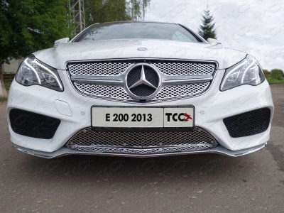 Рамка номерного знака Mercedes-Benz E 200 (комплект)