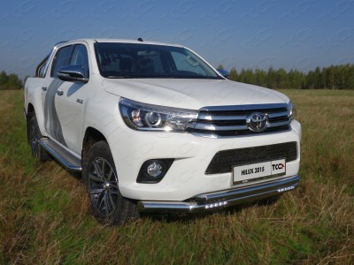 Пороги с площадкой нержавеющий лист 60 мм ТСС для Toyota Hilux 2015-2021